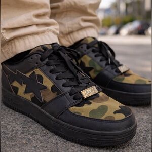 A Bathing Ape Bape STA sneaker size 7 in camo color /black leather